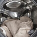 RAMNEFJÄLL Upholstered bed frame, Kilanda light beige/Luröy, 180x200 cm - تصویر 6